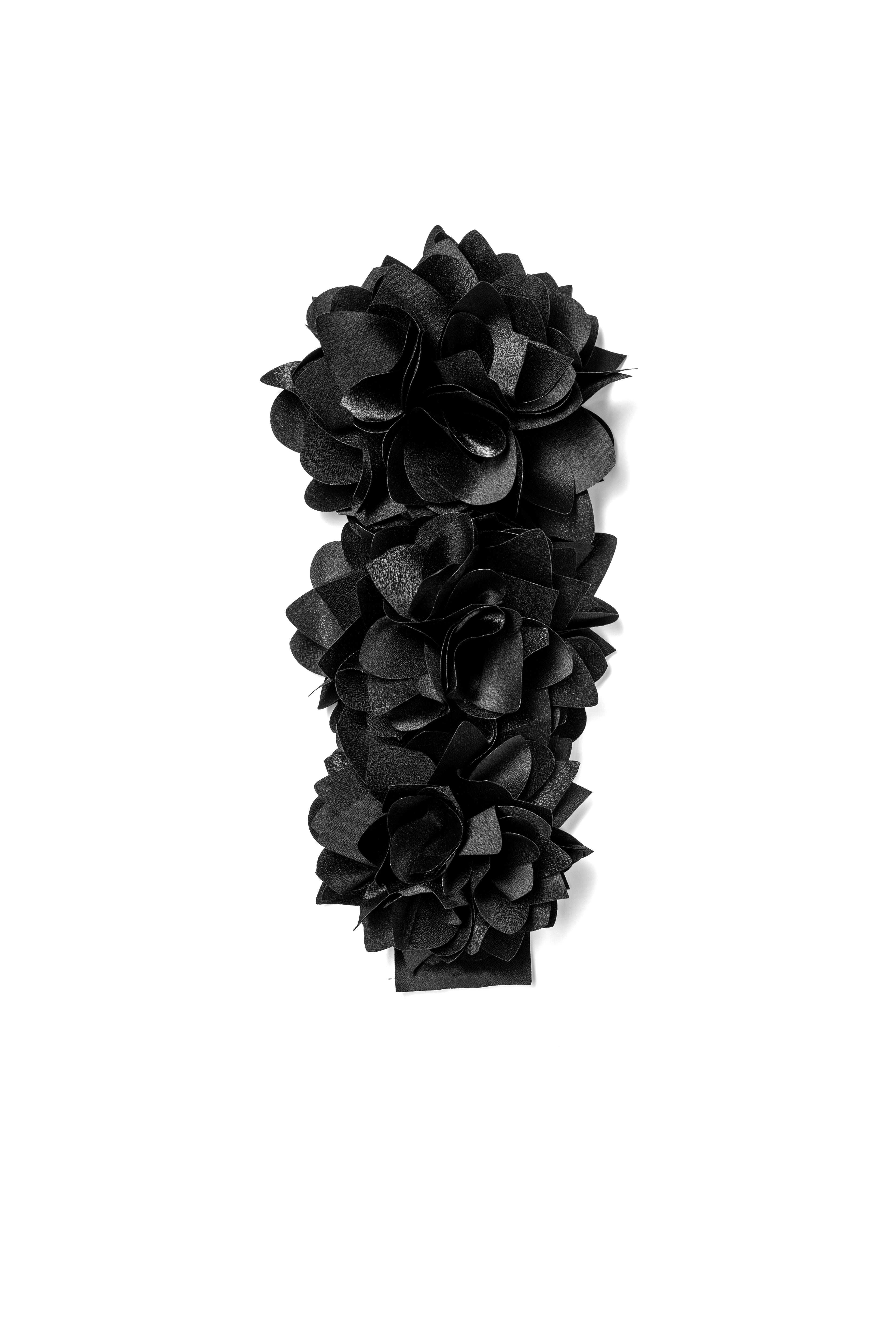 ADELİNA | Siyah Yaka Çiçeği