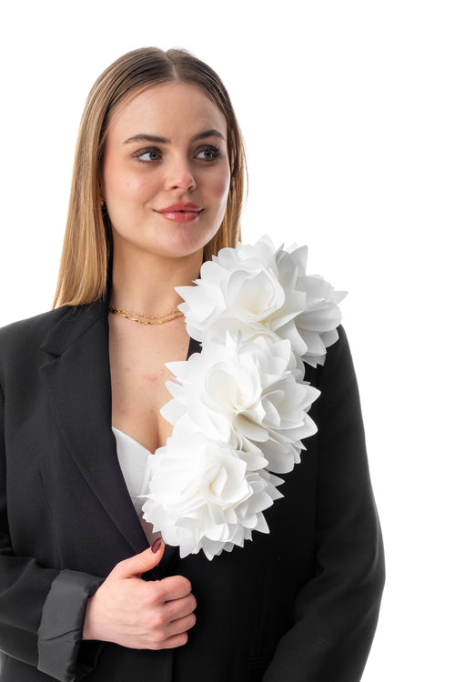 ADELİNA | Beyaz Yaka Çiçeği